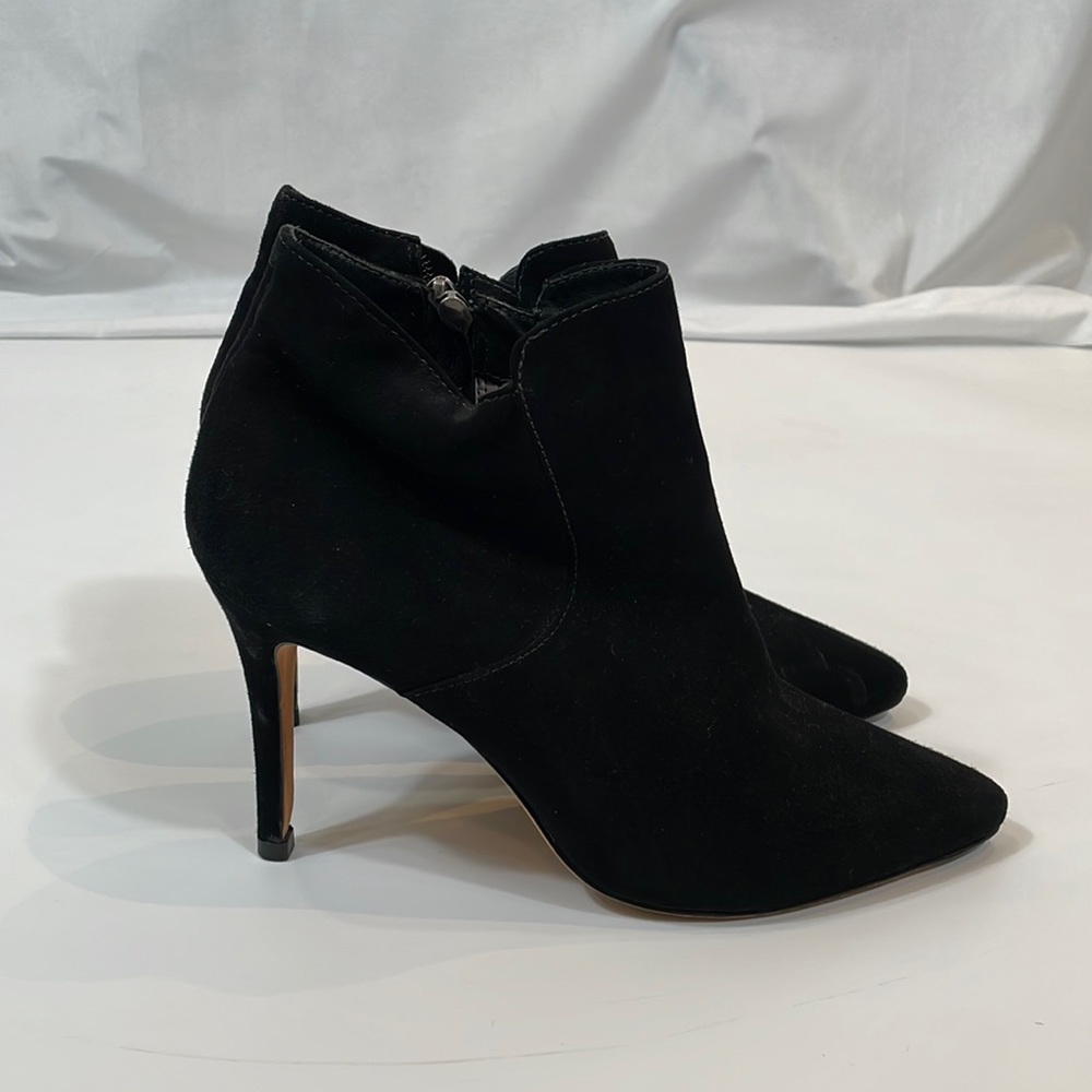 Johnston & Murphy Black Leather Bootie Heels 7.5 EUC Genuine Leather